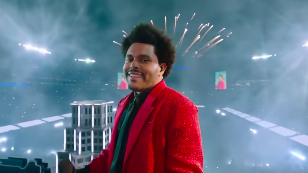 The Weeknd em performance no show do intervalo do Super Bowl, em 2021