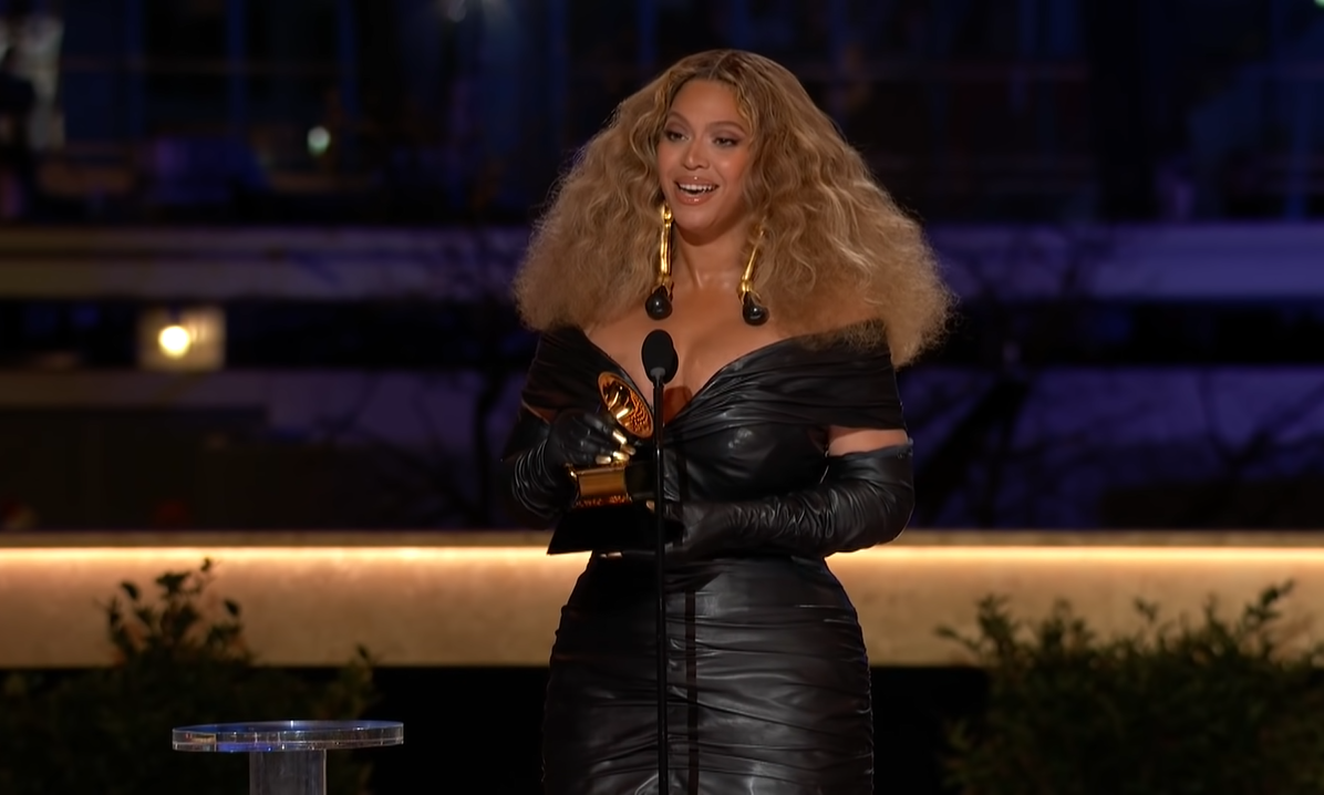 15.mar.2021 - Beyoncé discursa após vencer o Grammy de melhor performance R&B