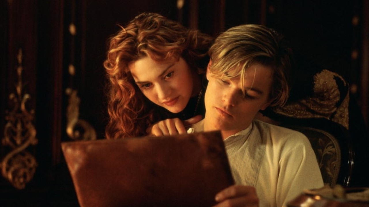 Kate Winslet e Leonardo DiCaprio em cena de Titanic