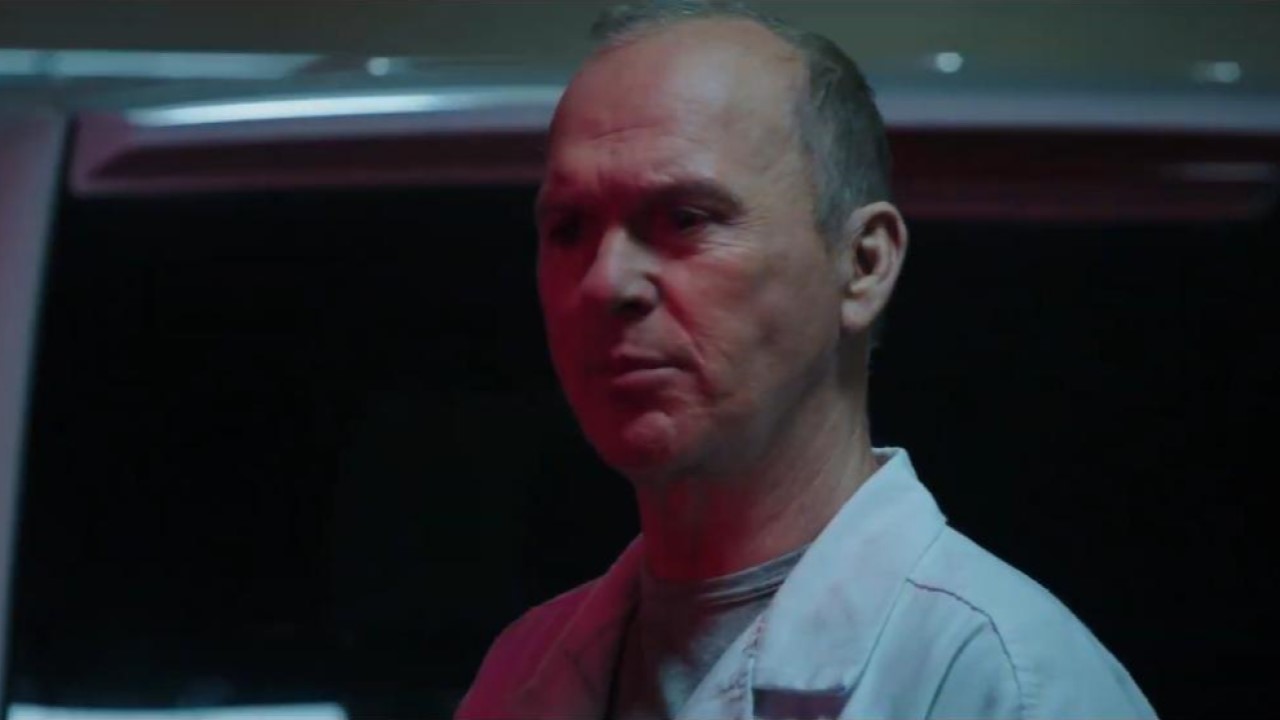 Michael Keaton em cena de Morbius