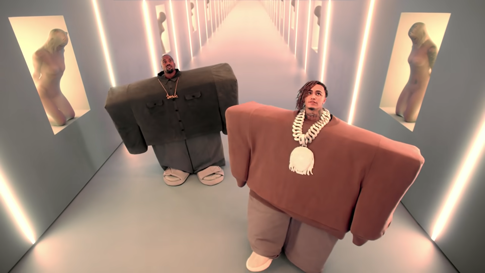 Kanye West e Lil Pump em cena do clipe de I Love It