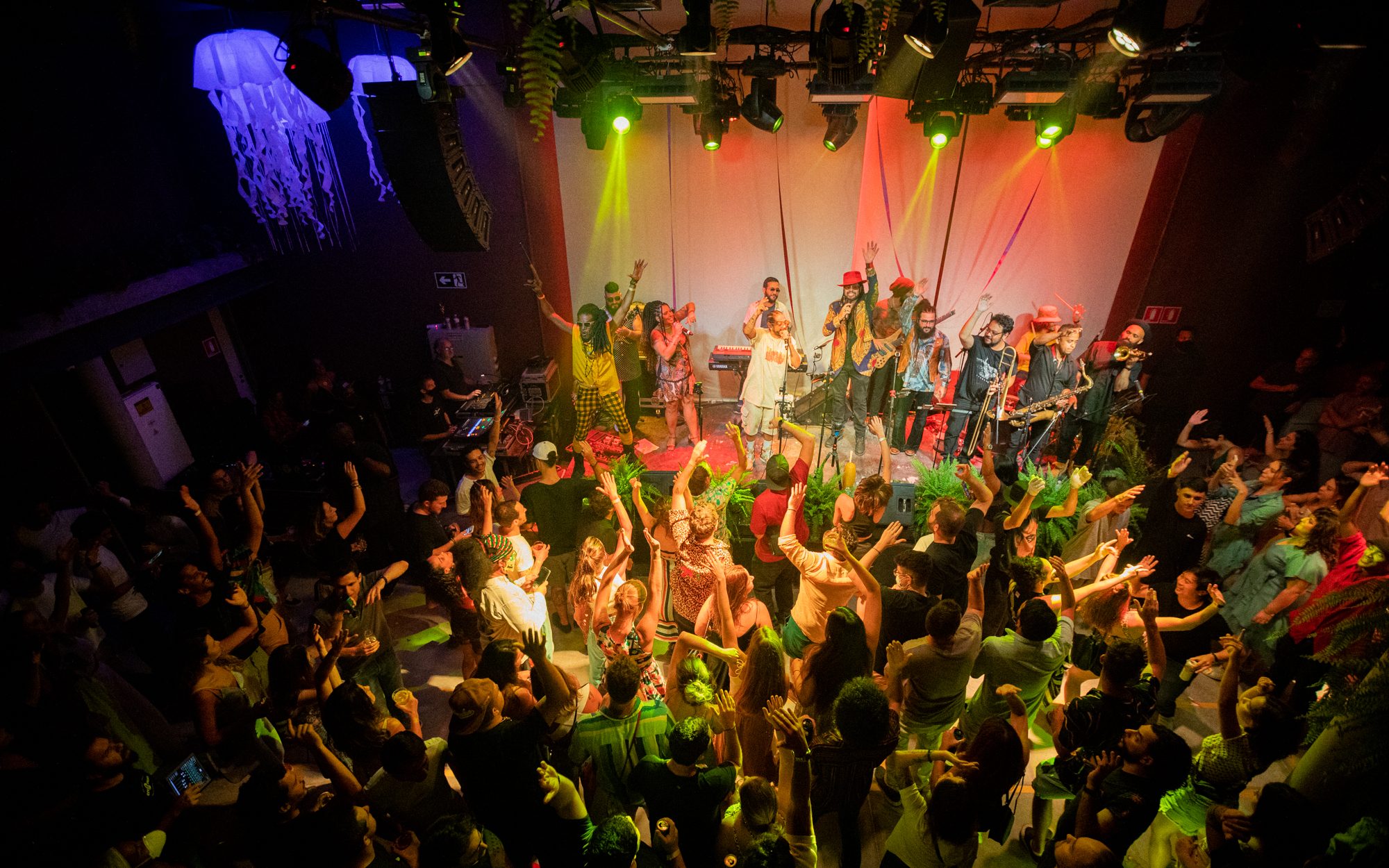 Público aproveita festa no CL Music Hall, nova casa de shows em Pinheiros