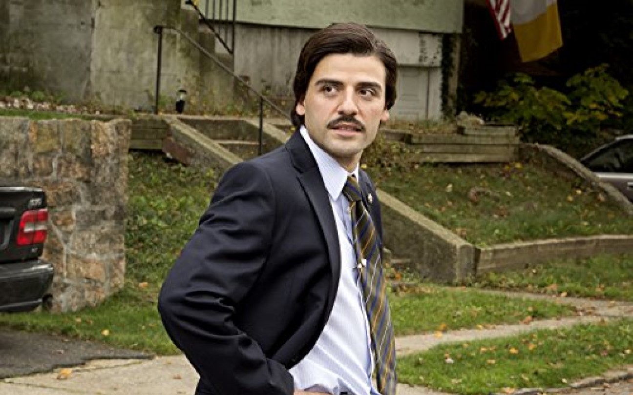 Oscar Isaac em cena de Show Me a Hero