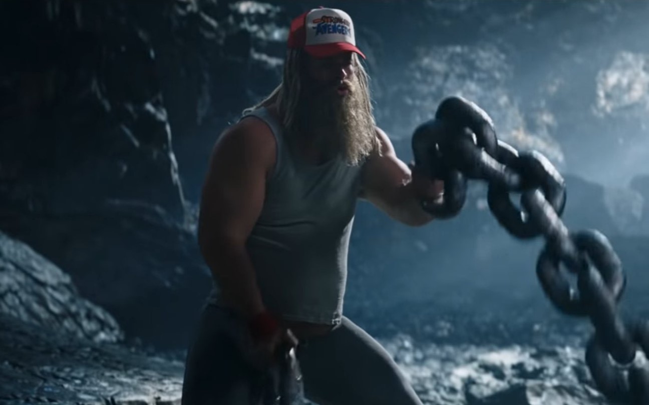 Chris Hemsworth em cena de Thor: Amor e Trovão