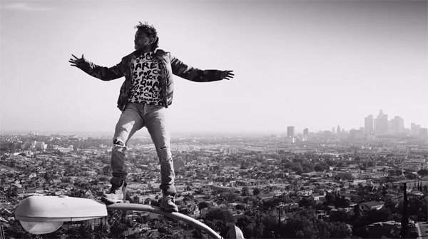 Kendrick Lamar em trecho de clipe de Alright