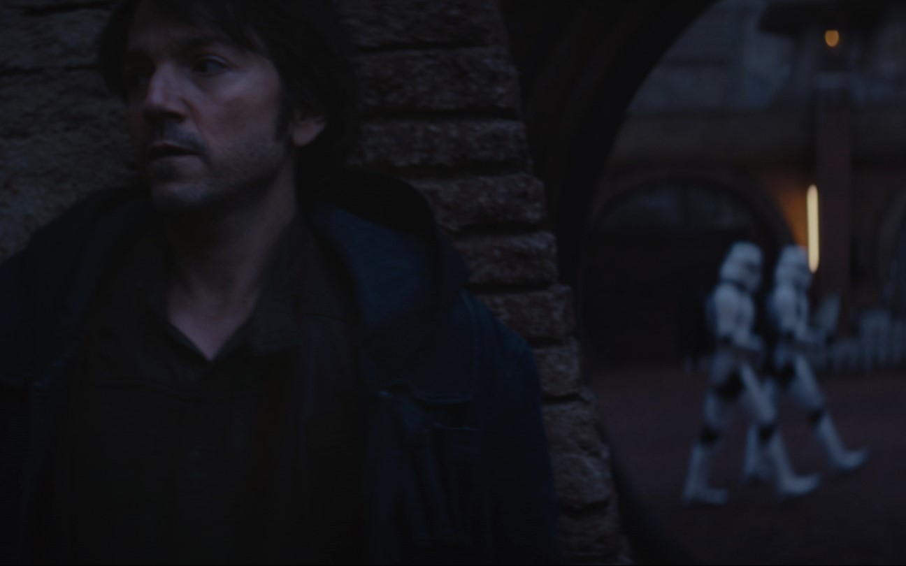 Diego Luna em cena de Andor