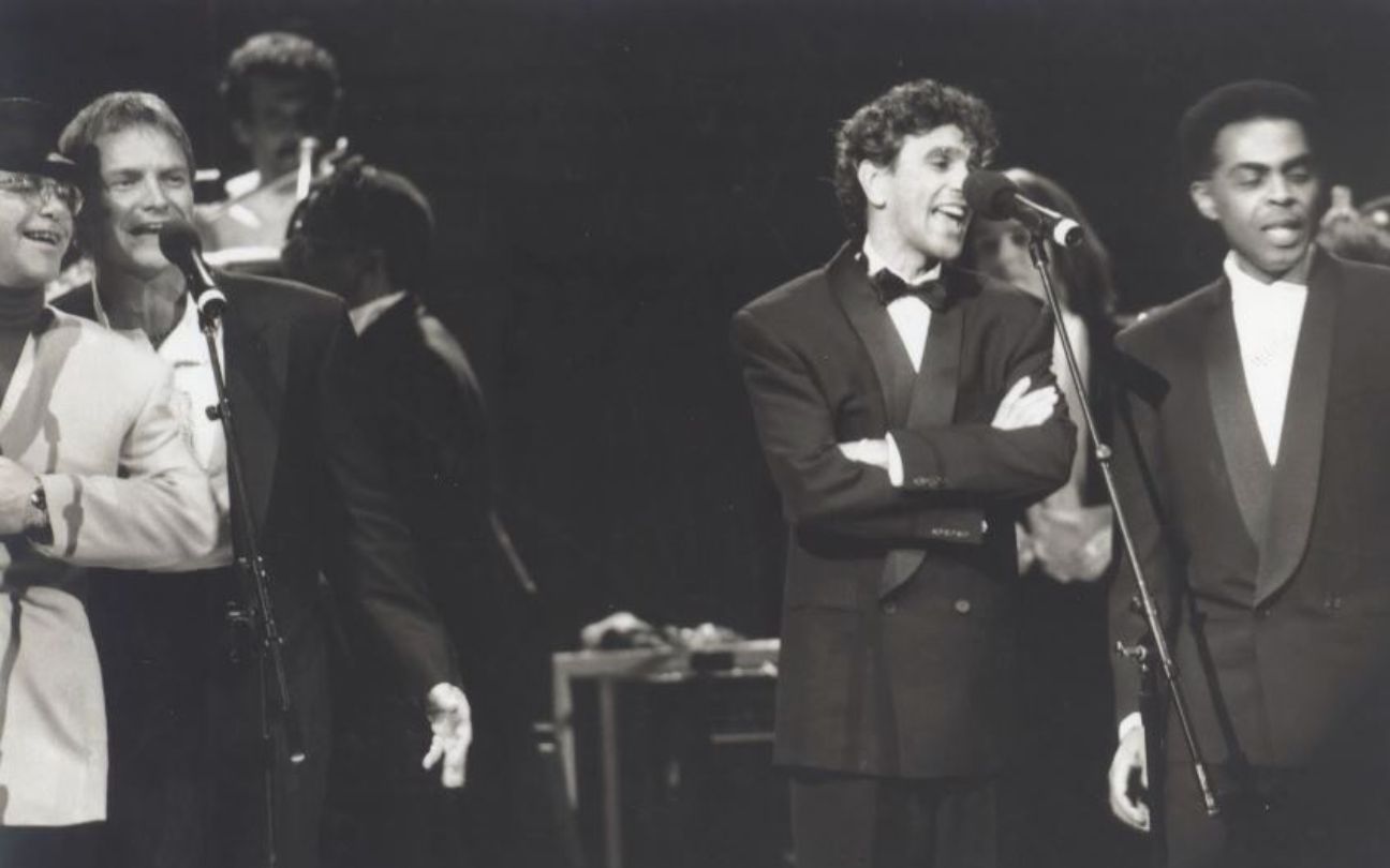 Gilberto Gil, Caetano Veloso, Sting e Elton John em show beneficente no Carnegie Hall, em Nova Iorque