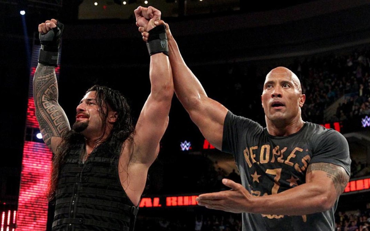 Roman Reigns e The Rock no ringue da WWE