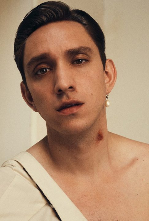 Oliver Sim, do The xx: 'Música me ajudou a falar sobre o HIV