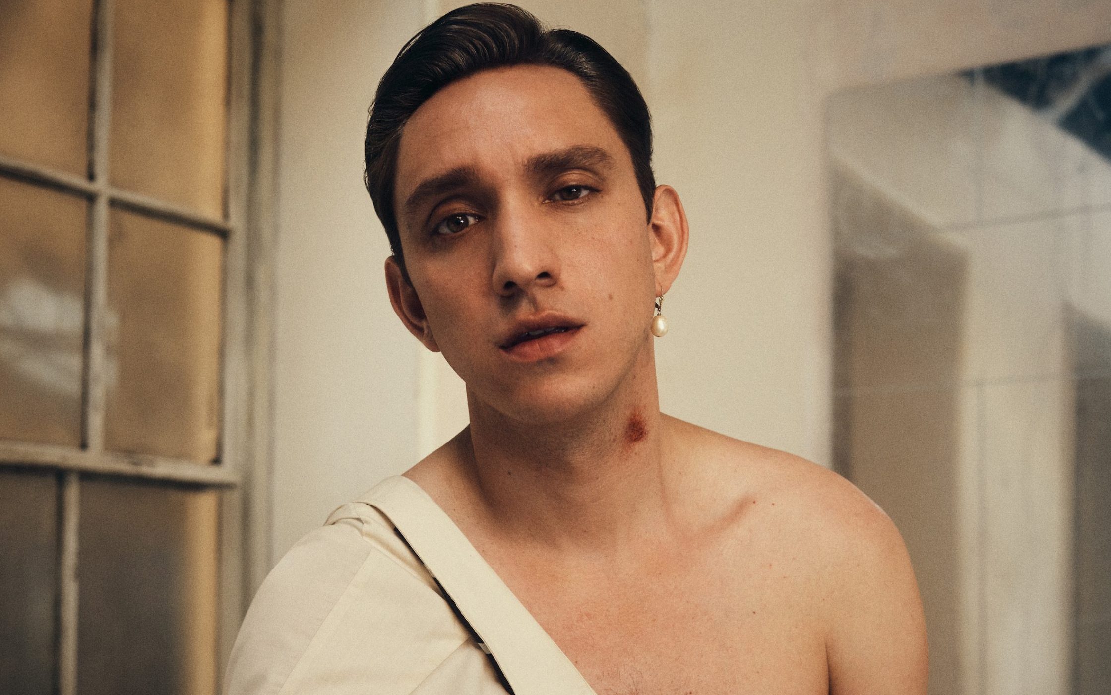 Oliver Sim, do The xx: 'Música me ajudou a falar sobre o HIV