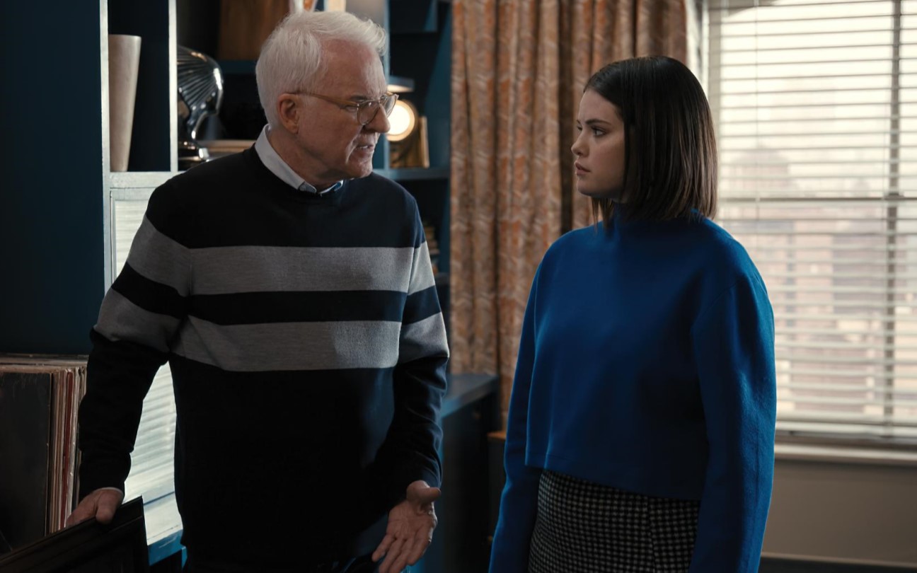 Steve Martin e Selena Gomez em cena de Only Murders in the Building