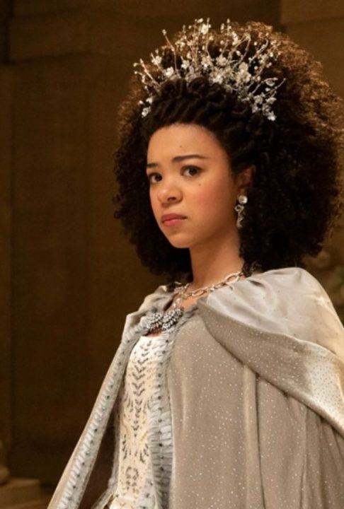 Bridgerton: Conheça a jovem rainha Charlotte do spin-off da Netflix