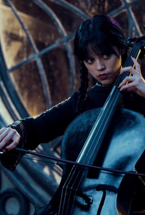 Wandinha - Jenna Ortega realmente sabe tocar violoncelo? - Critical Hits