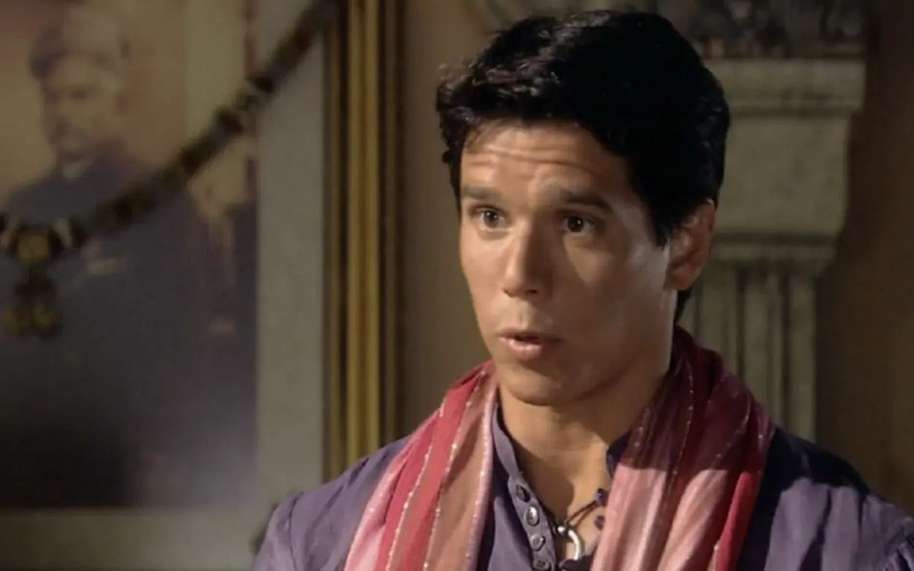 Marcio Garcia como o Bahuan de Caminho das Índias