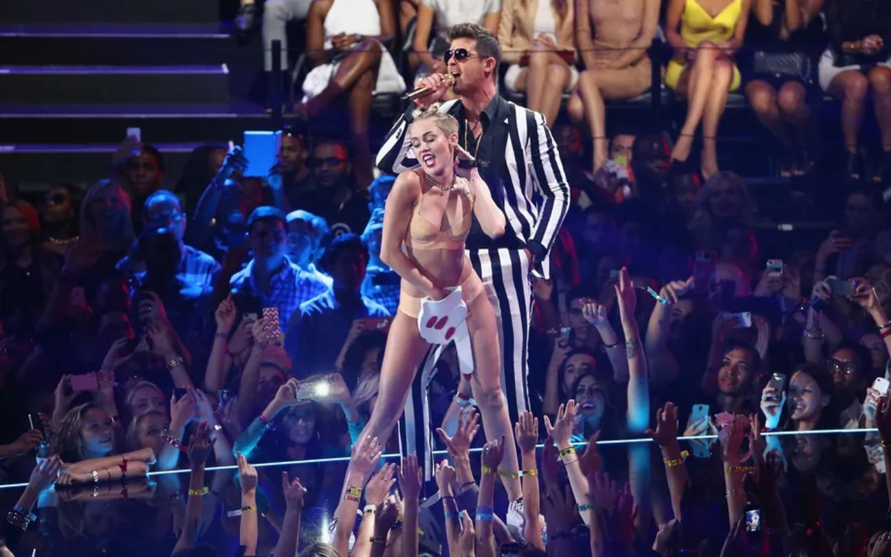 Miley Cyrus e Robin Thicke no VMA 2013