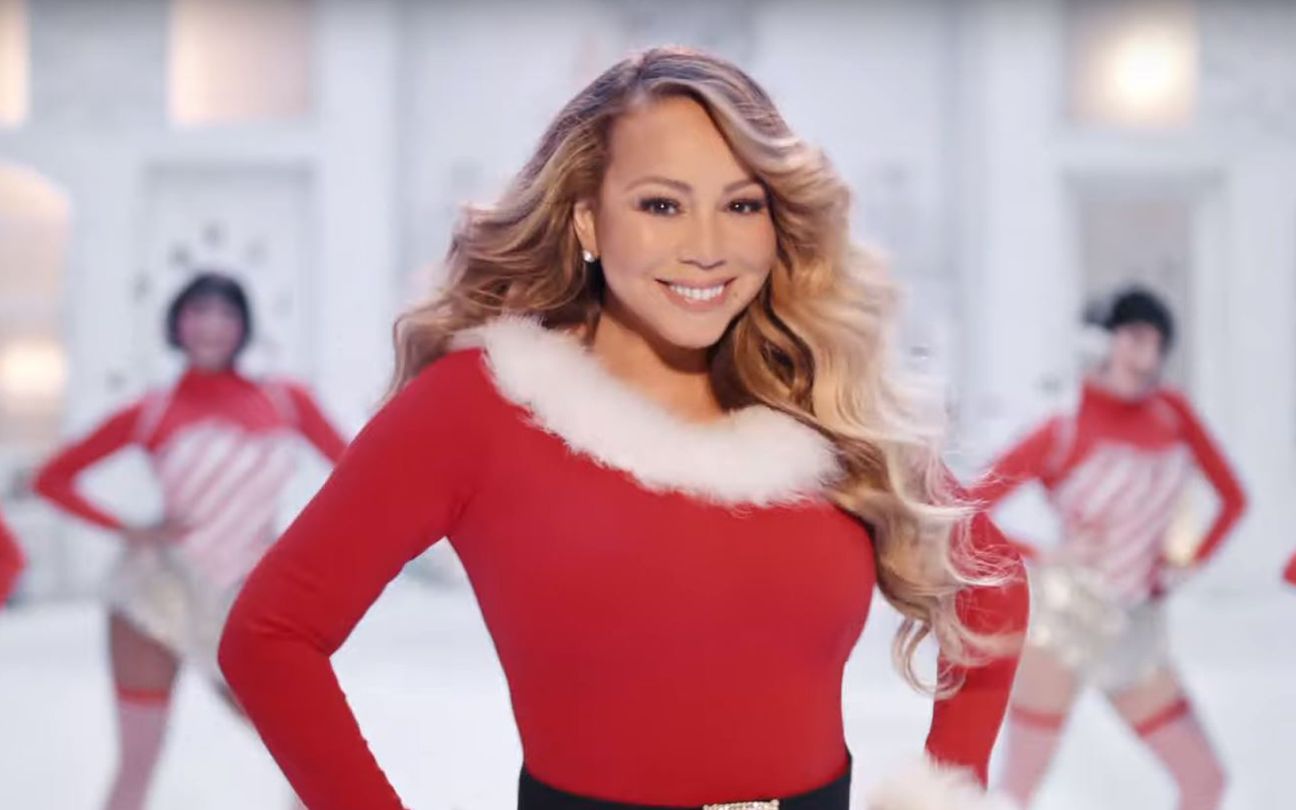 Mariah Carey em novo clipe de All I Want for Christmas Is You