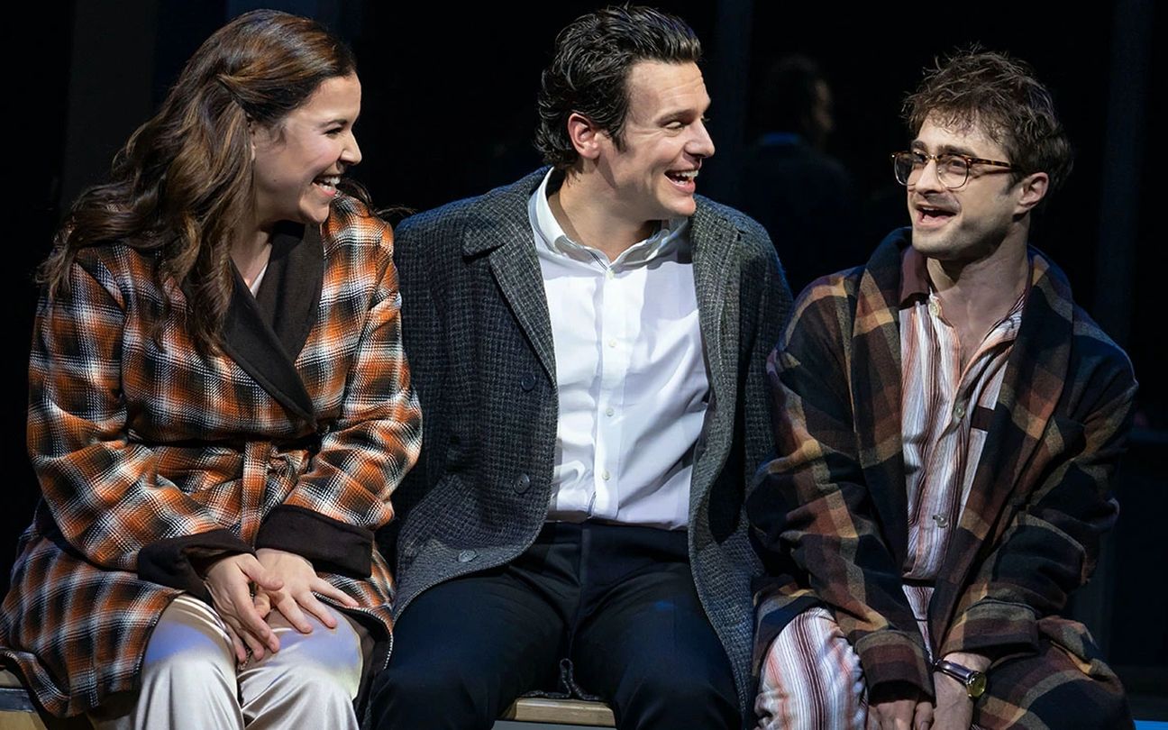 Lindsay Mendez, Jonathan Groff e Daniel Radcliffe estão na Broadway