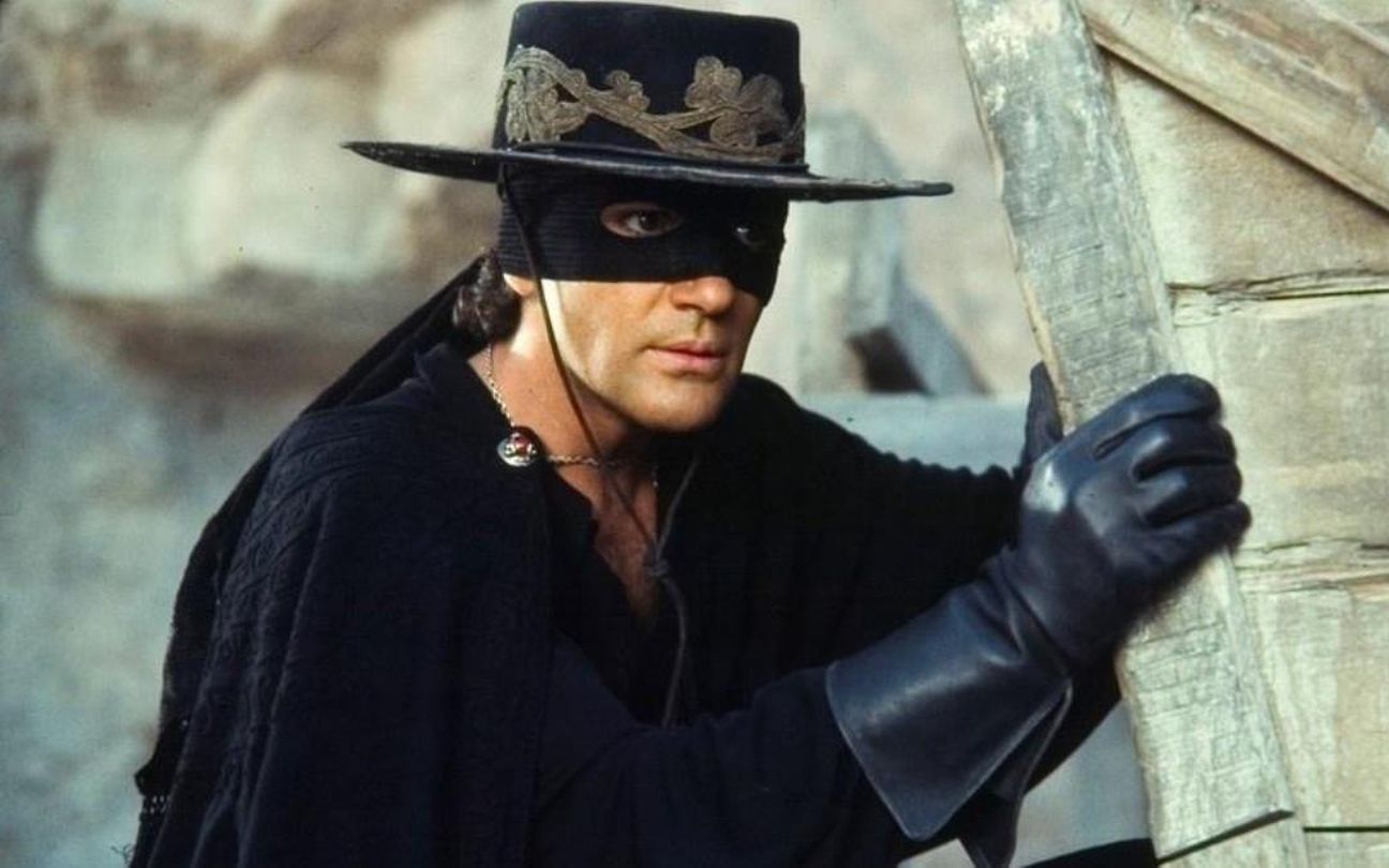 Antonio Banderas em cena de A Máscara do Zorro