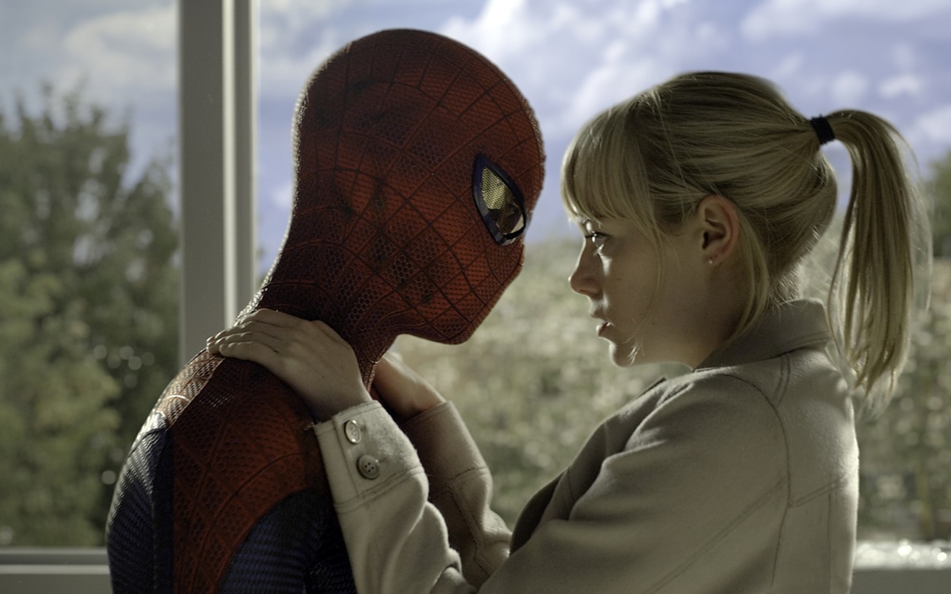 Andrew Garfield e Emma Stone em cena de O Espetacular Homem-Aranha