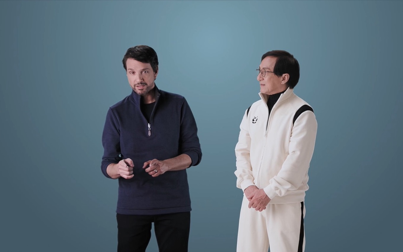 Ralph Macchio e Jackie Chan no anúncio de Karatê Kid
