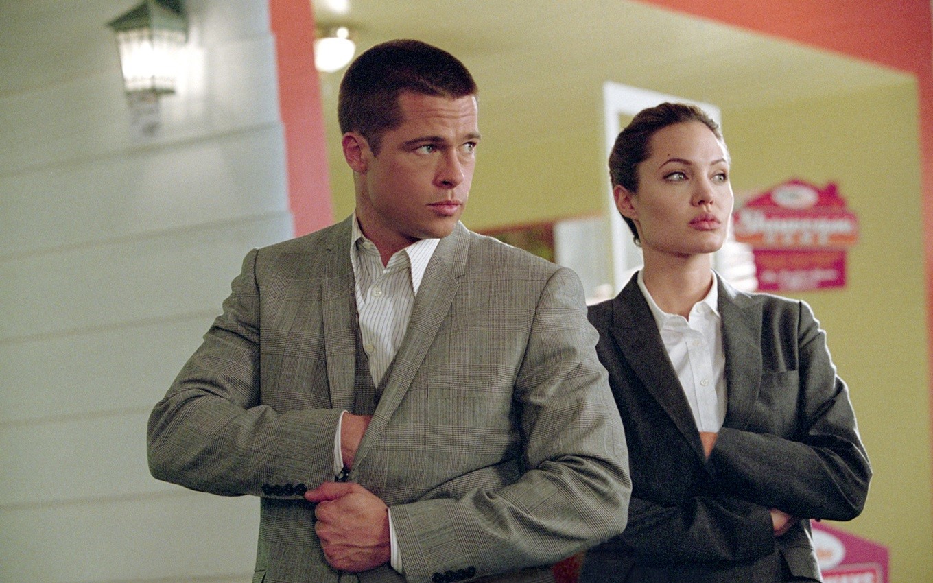 Brad Pitt e Angelina Jolie em cena de Sr. & Sra. Smith