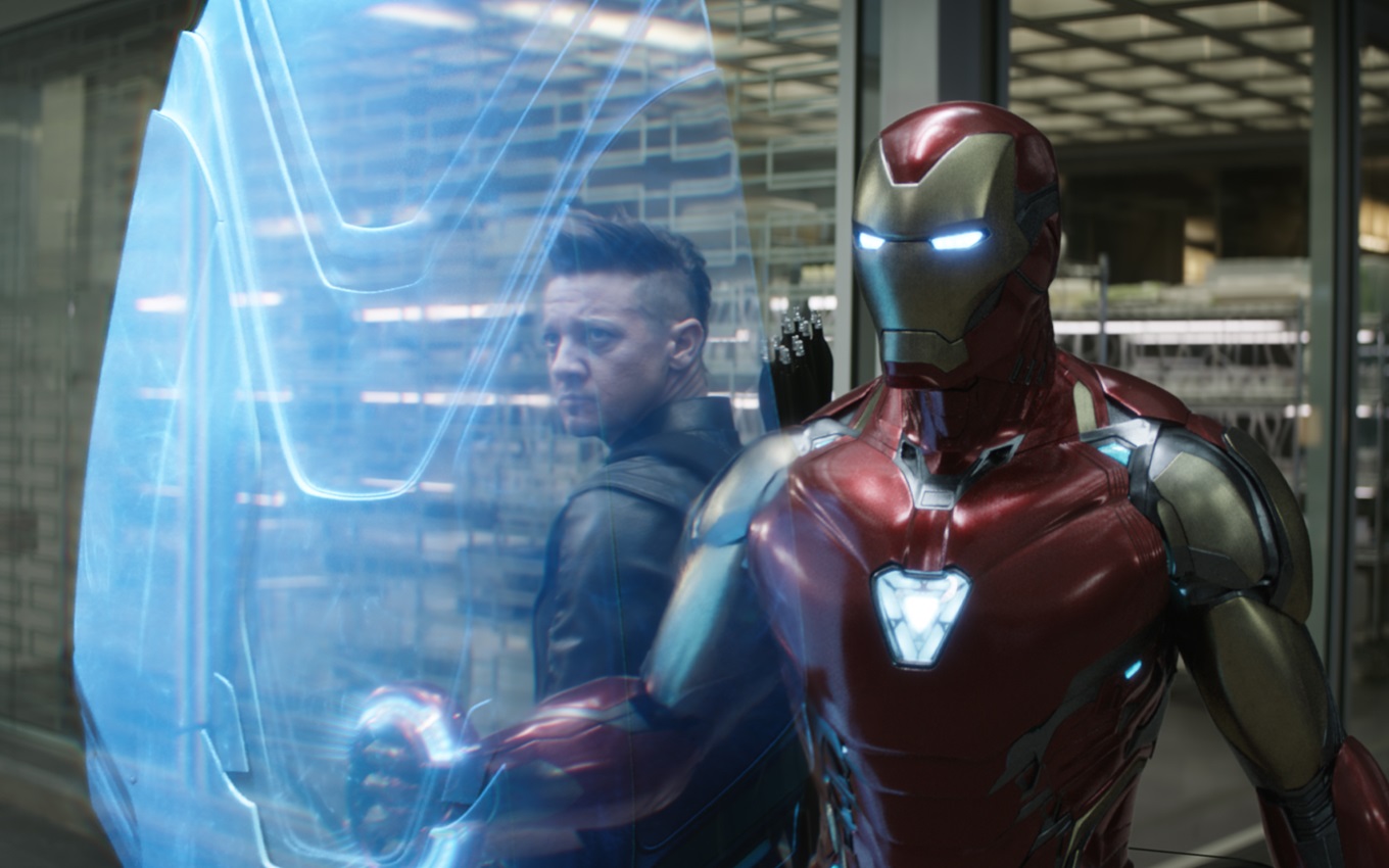 Jeremy Renner e Robert Downey Jr. em cena de Vingadores: Ultimato