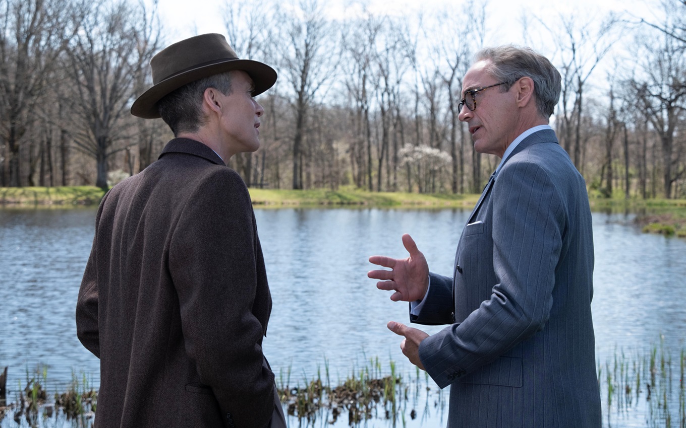 Cillian Murphy e Robert Downey Jr. em cena de Oppenheimer; filme deve dominar o Oscar 2024