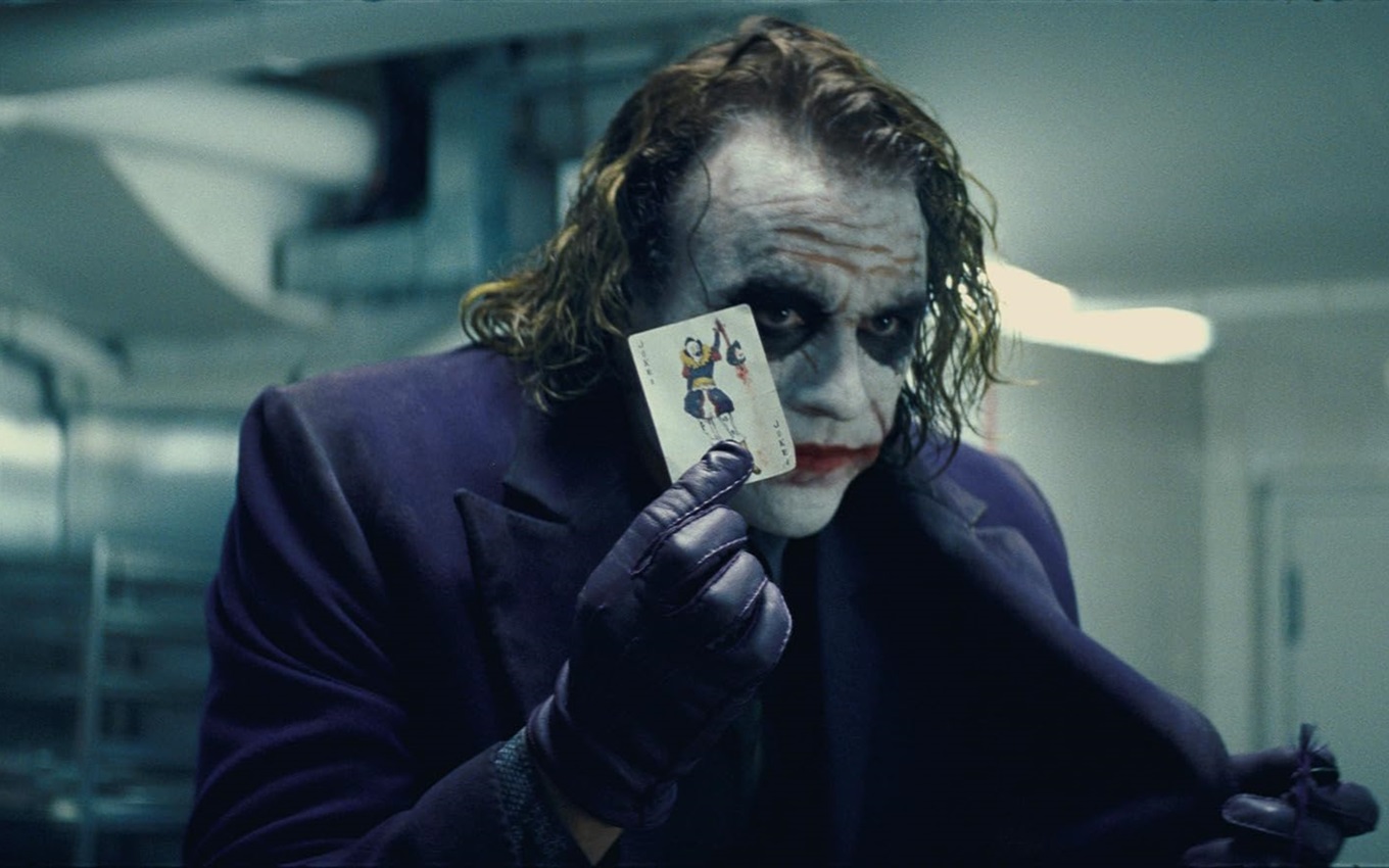 Heath Ledger em cena de Batman: O Cavaleiro das Trevas, filme de maior bilheteria do seu ano