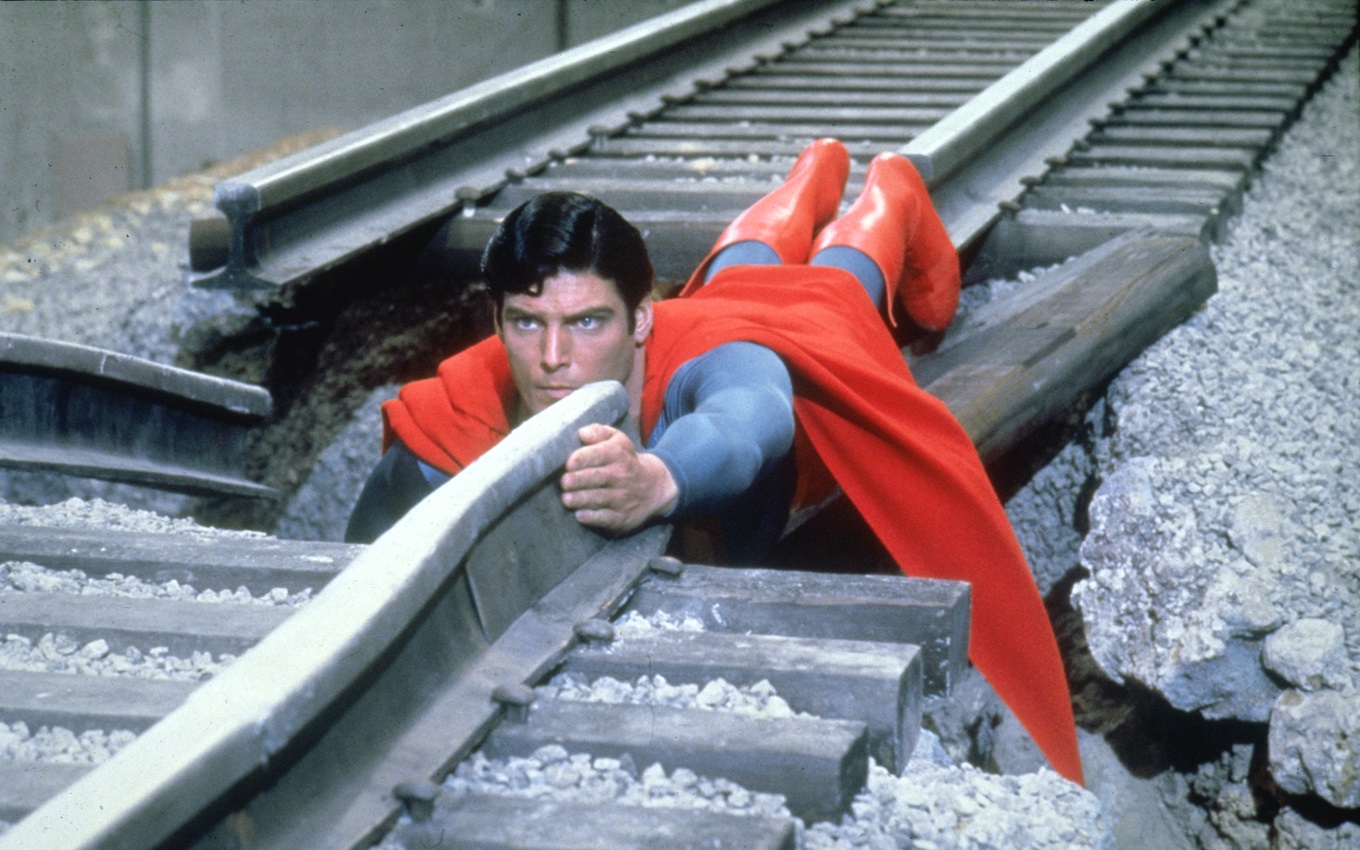 Christopher Reeve em cena de Superman; um dos melhores filmes de heróis da história