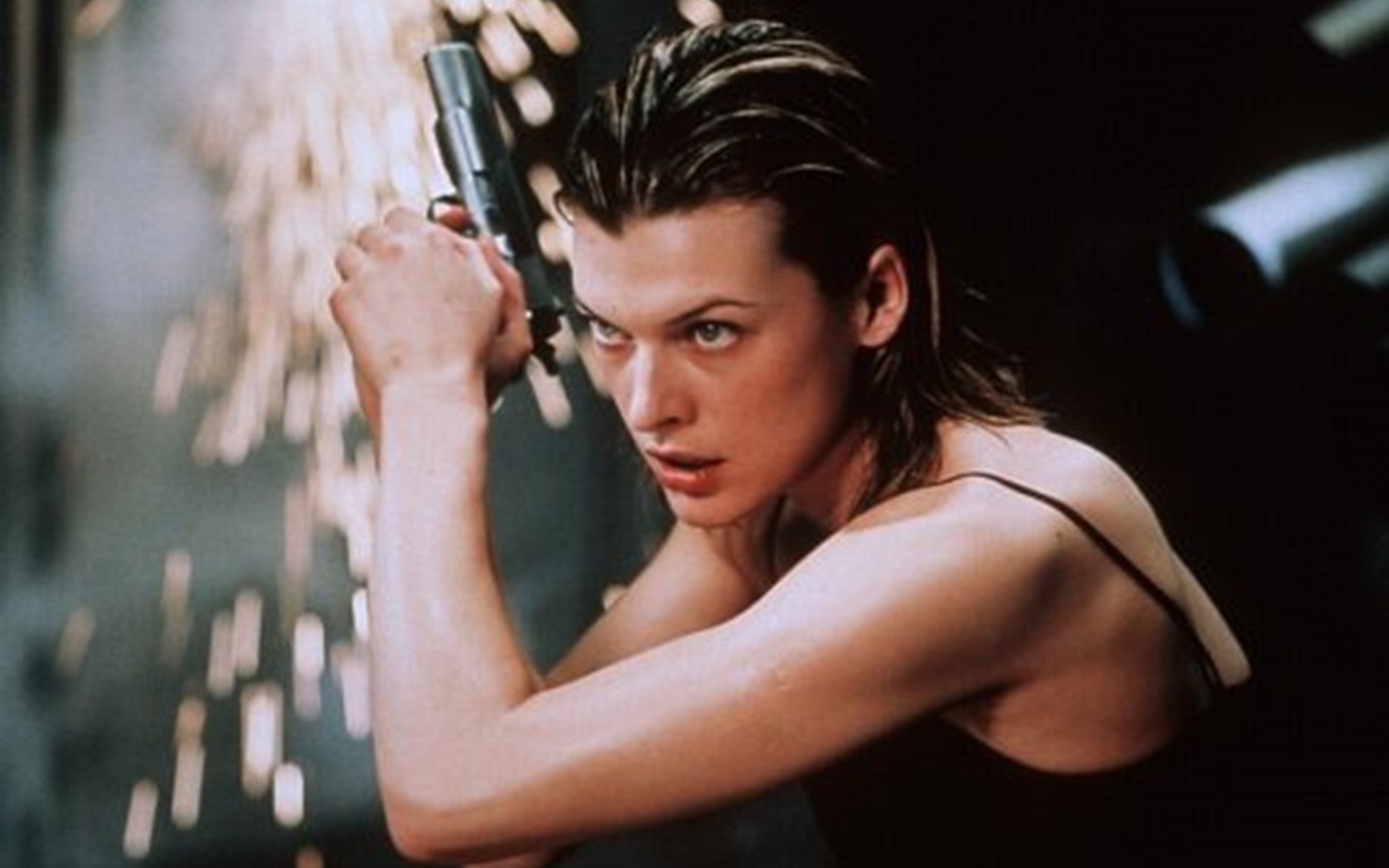 Milla Jovovich em cena de Resident Evil; um dos melhores filmes de terror na Netflix