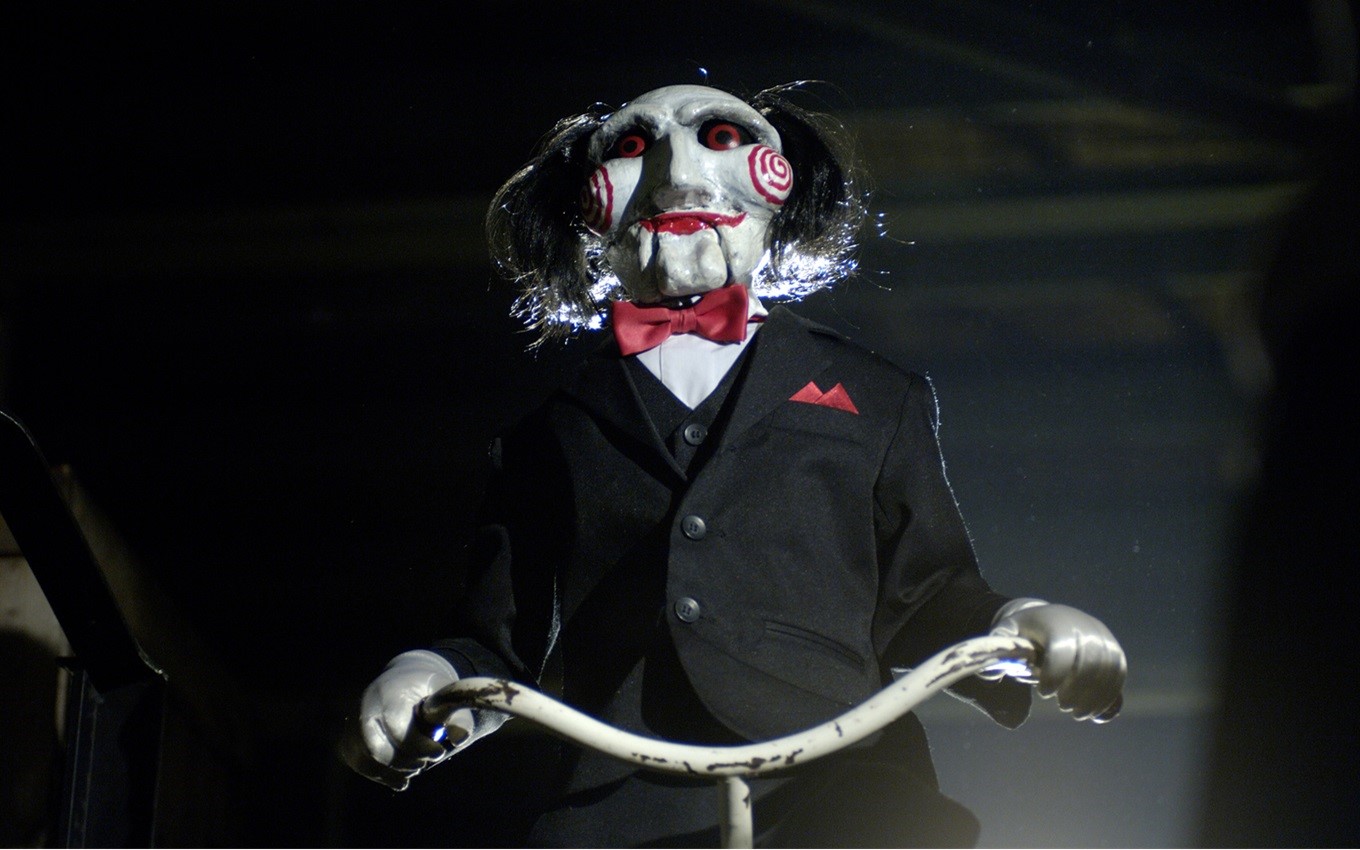 Tobin Bell em cena de Jogos Mortais; um dos melhores filmes de terror na Netflix