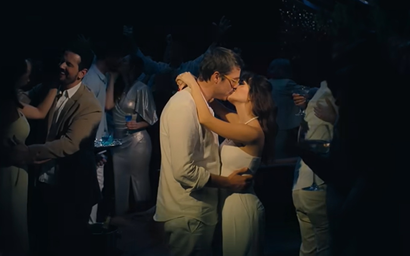 Fábio Porchat e Sandy em cena de Evidências do Amor; uma das principais estreias no cinema em abril