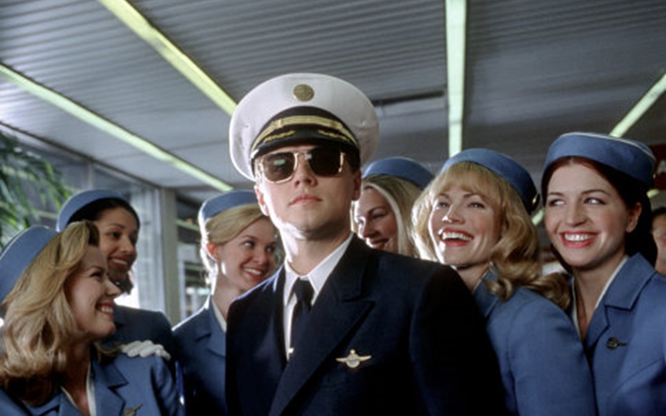 Leonardo DiCaprio em cena de Prenda-me se for Capaz; filme apresenta um dos maiores mentirosos de Hollywood