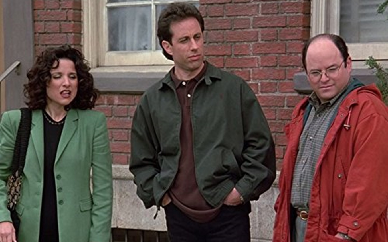 Julia Louis-Dreyfus, Jerry Seinfeld e Jason Alexander em cena de Seinfeld