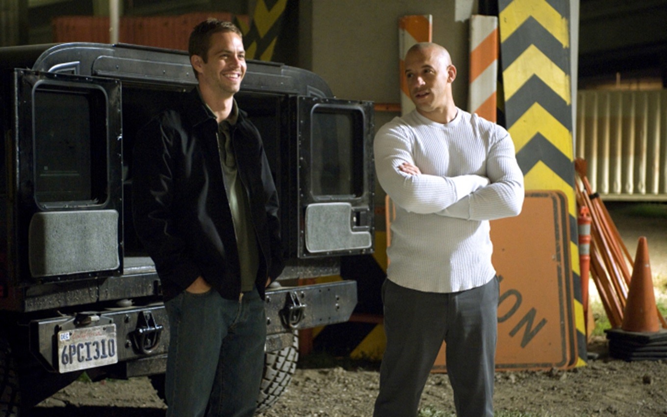 Paul Walker e Vin Diesel em cena de Velozes e Furiosos 4