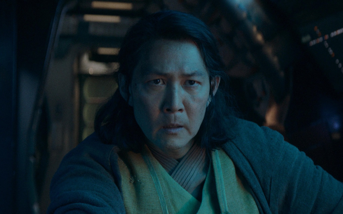 Lee Jung-jae em cena de Star Wars: O Acólito, uma das principais estreias de junho