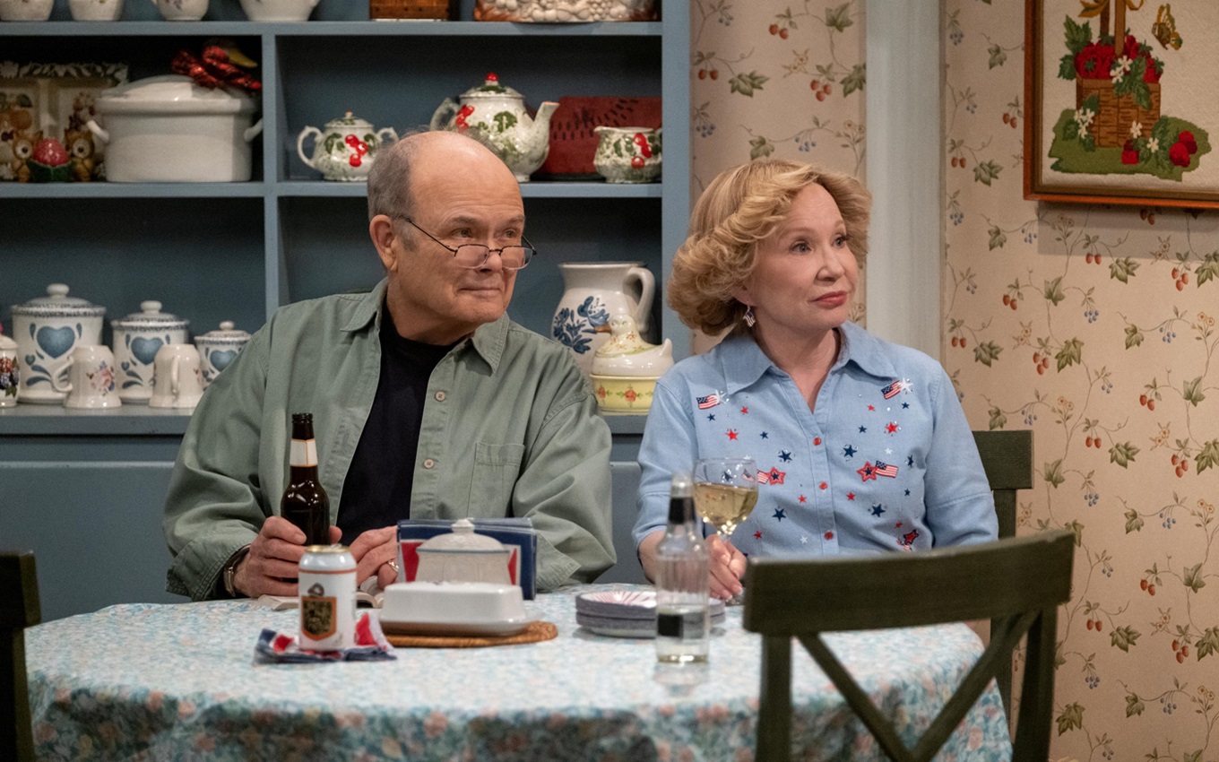 Kurtwood Smith e Debra Jo Rupp em cena de That ‘90s Show