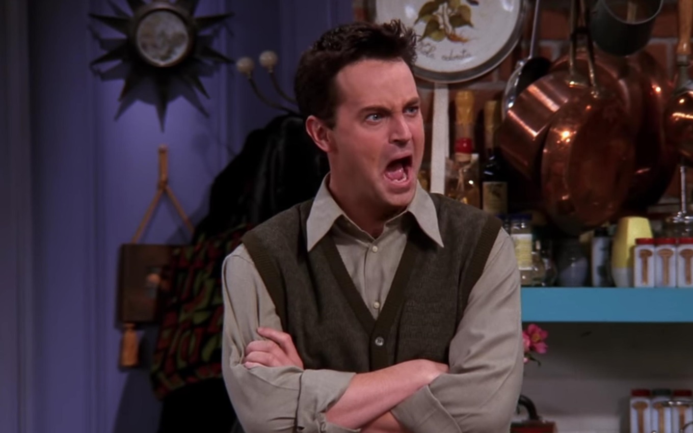 Matthew Perry em cena de Friends