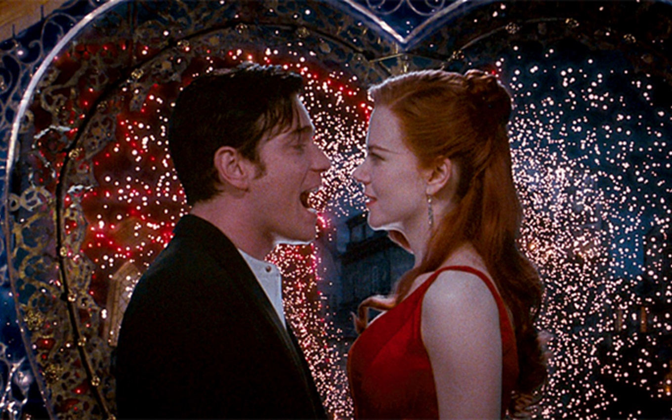 Ewan McGregor e Nicole Kidman em cena de Moulin Rouge, um dos melhores musicais da história