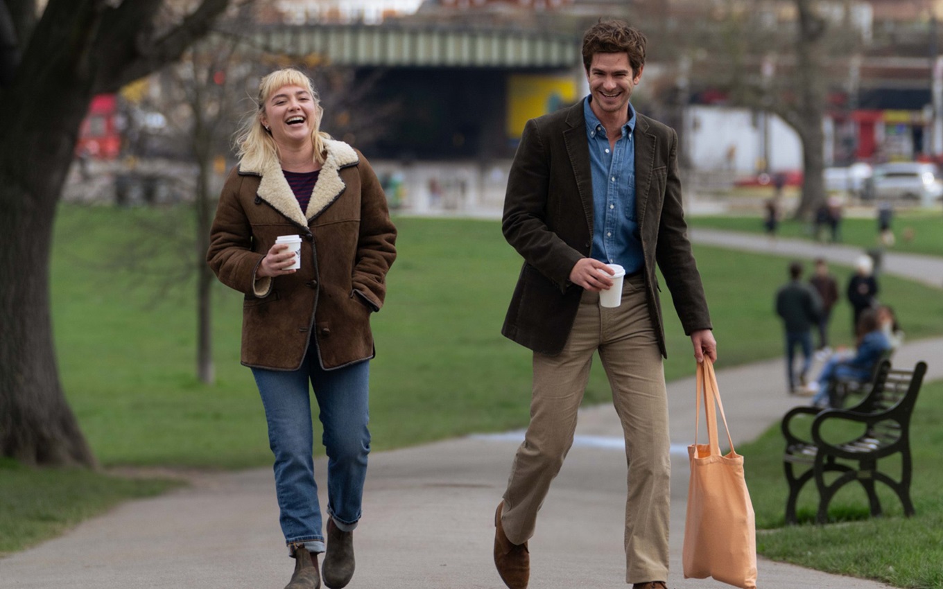 Florence Pugh e Andrew Garfield em cena de Todo Tempo que Temos, filme é um dos principais lançamentos de outubro