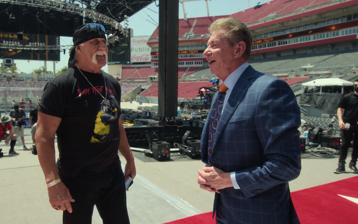 Hulk Hogan e Vince McMahon em cena de Mr. McMahon, documentário da Netflix