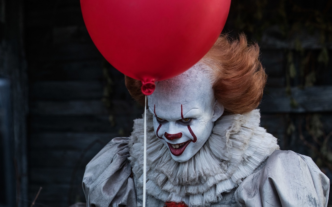 Bill Skarsgård em cena de It - A Coisa