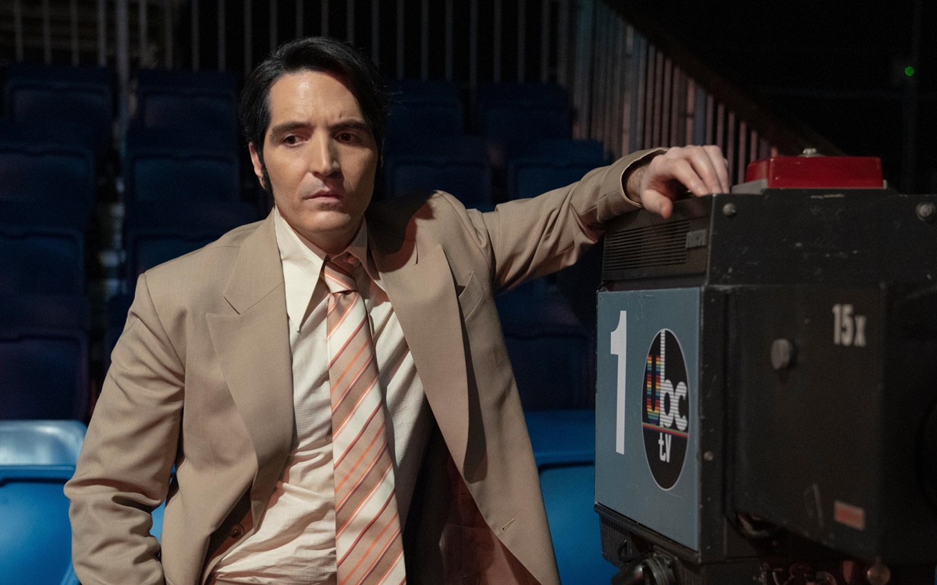 David Dastmalchian em cena de Entrevista com o Demônio; filme é perfeito para o Halloween