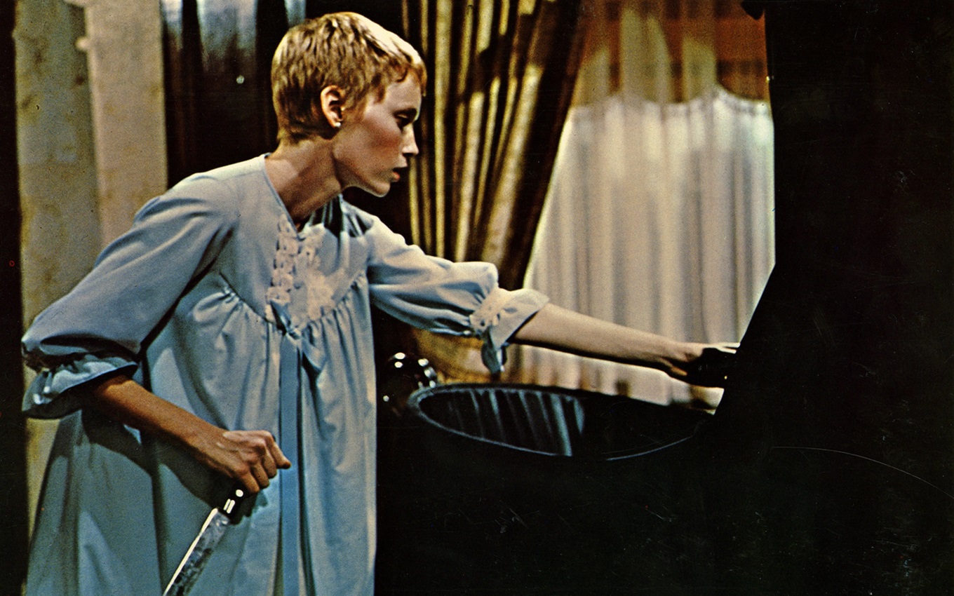 Mia Farrow em cena de O Bebê de Rosemary; filme é um clássico do terror