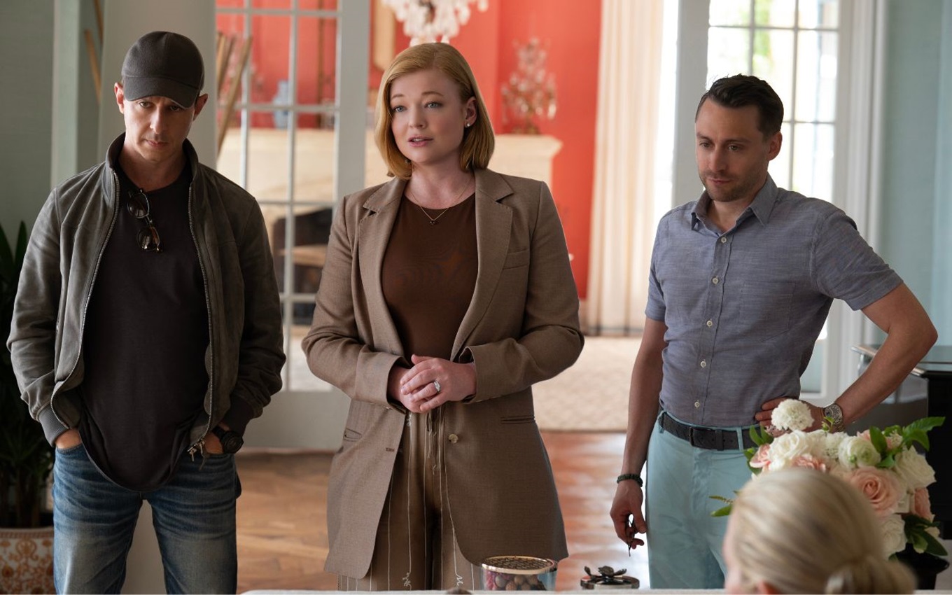 Jeremy Strong, Sarah Snook e Kieran Culkin em cena de Succession, série sobre família disfuncional