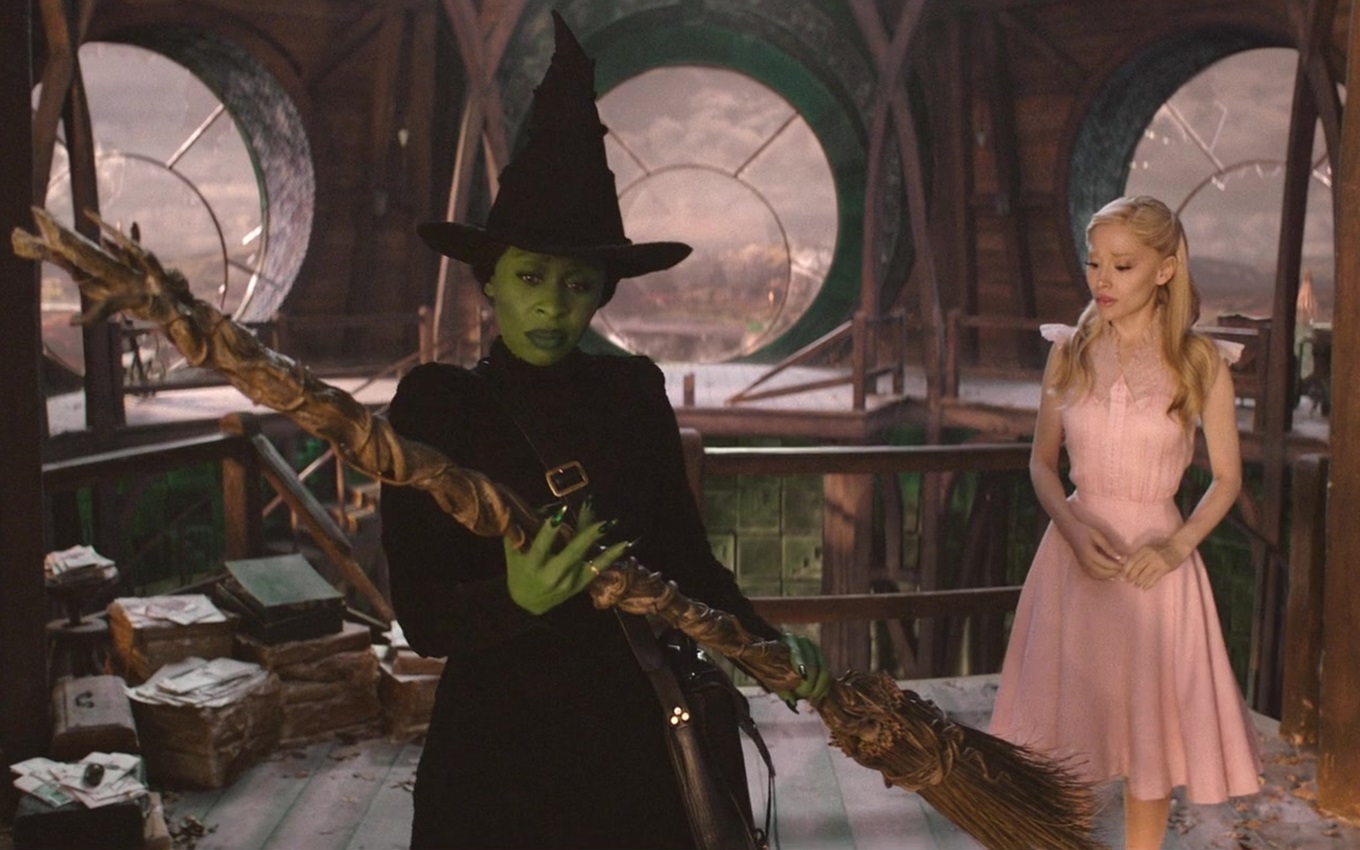 Cynthia Erivo e Ariana Grande em cena de Wicked, um dos favoritos ao Oscar 2025