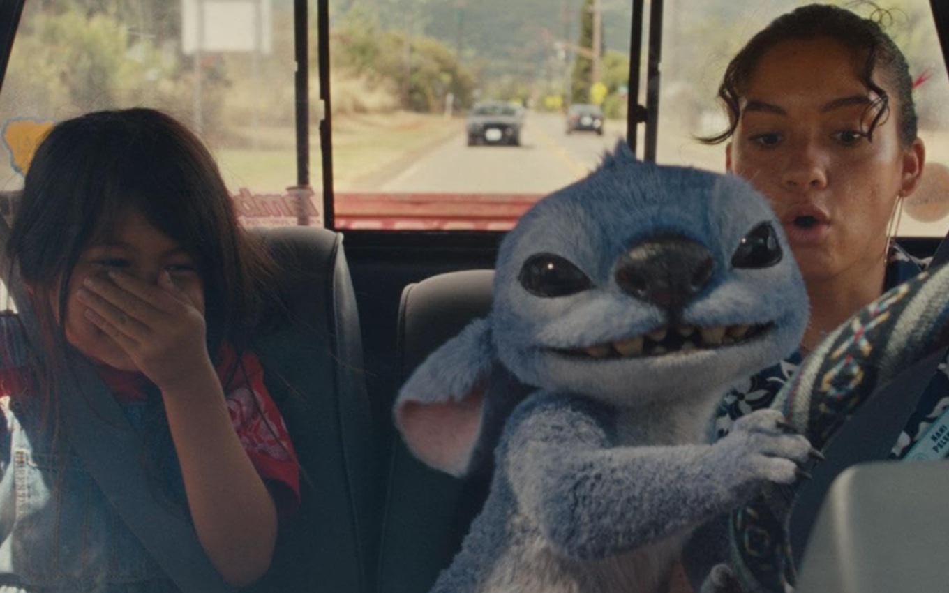 Maia Kealoha e Sydney Agudong em cena de Lilo & Stitch