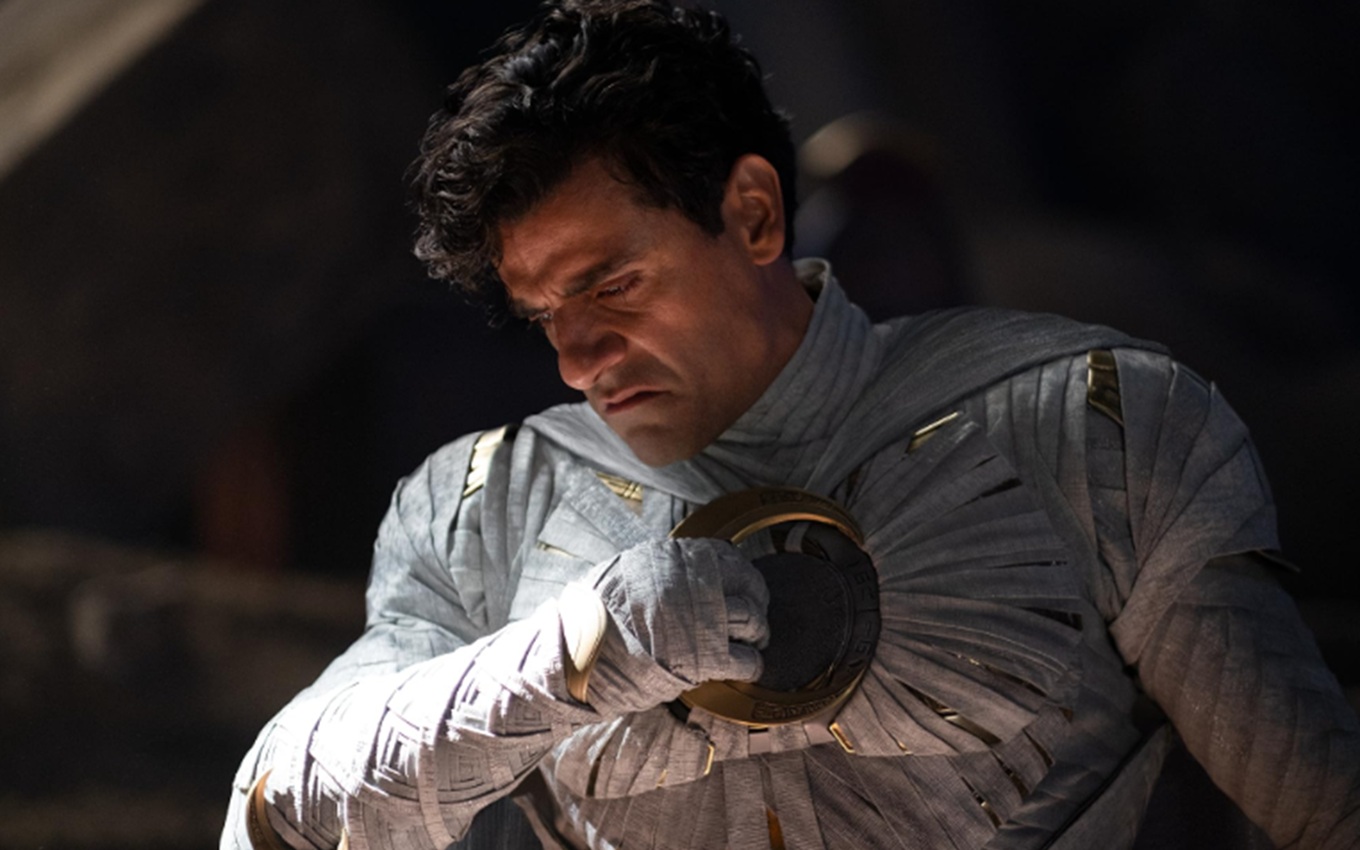 Oscar Isaac em cena de Cavaleiro da Lua