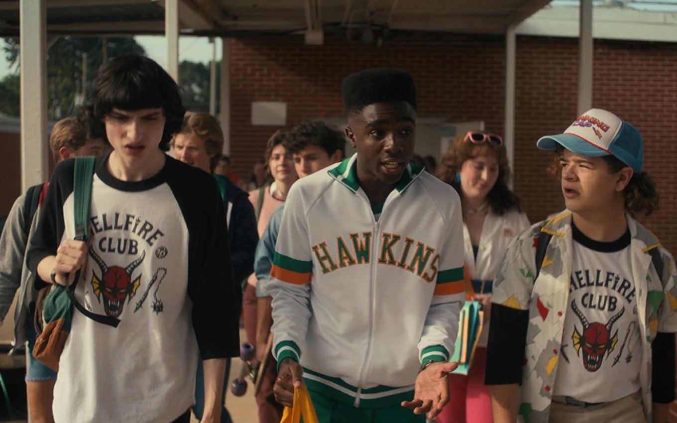Finn Wolfhard, Caleb McLaughlin e Gaten Matarazzo em Stranger Things