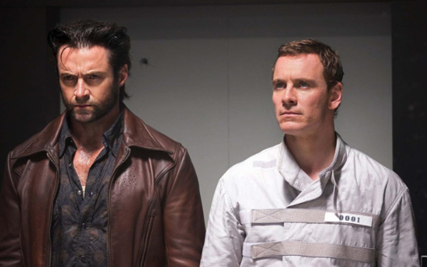Hugh Jackman e Michael Fassbender em cena de X-Men: Dias de um Futuro Esquecido
